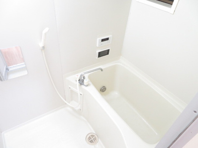 【浴室】 | メゾンドアーサⅡ | 追い焚き機能、窓あり、TV付