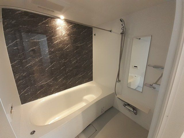 ホワイトベリー　　刈谷市近郊の賃貸はクラスホーム刈谷店の浴室