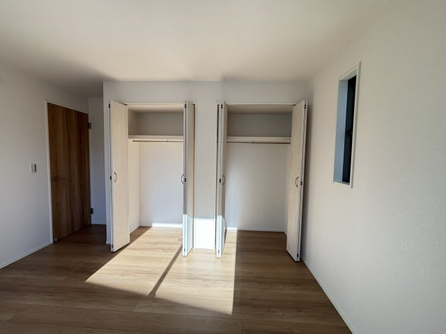 MIRASUMO名東区山の手31801②｜名古屋市の戸建ならホームアップの収納|ハンガーパイプ付き