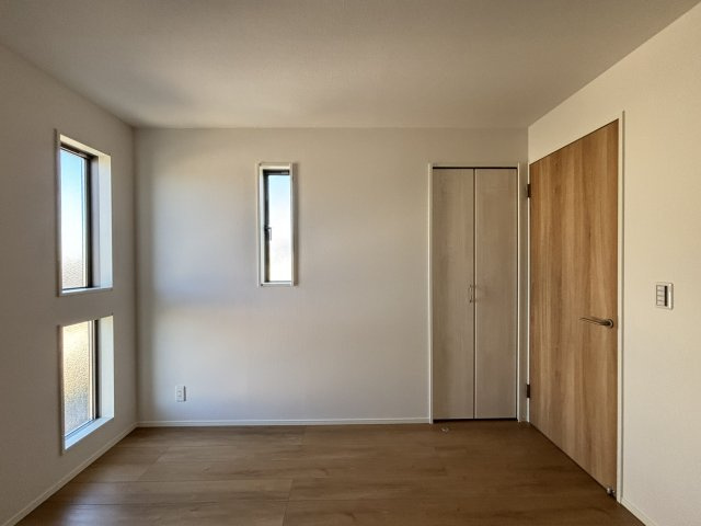 MIRASUMO名東区山の手31801②｜名古屋市の戸建ならホームアップの洋室|２面採光の日当りの良い洋室