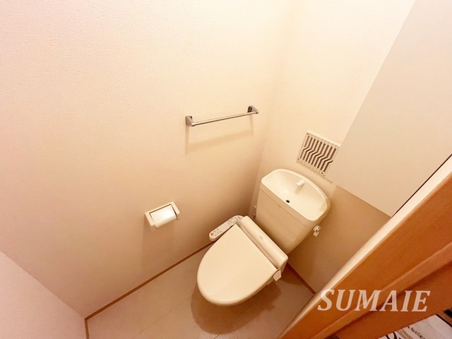 Ｉ.ヴィレッジ　ＥＡＳＴのトイレ|温水洗浄便座！