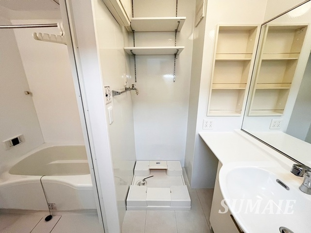 Ｉ.ヴィレッジ　ＥＡＳＴの洗面所|室内洗濯機置き場です！