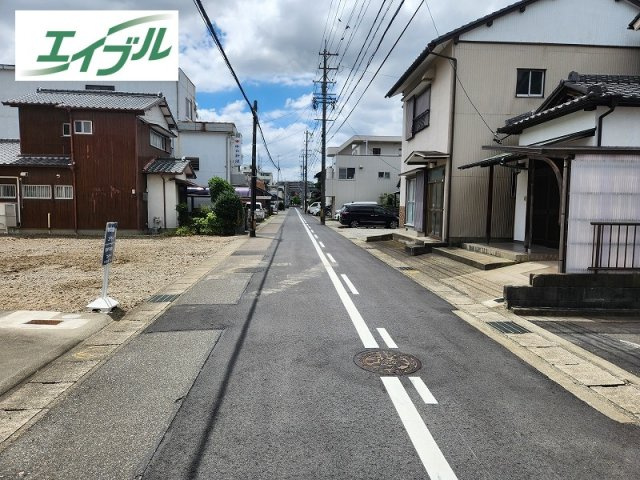 小牧市小牧1丁目　新築戸建　1号棟の前面道路含む現地写真