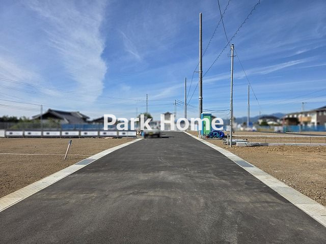 香南市野市町西野 ⑧ 新築戸建ての前面道路含む現地写真|南側前面道路