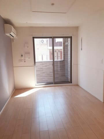 グラシオッソＢ　　刈谷市近郊の賃貸はクラスホームの居間・リビング|こちらのリビングで趣味の時間をお楽しみください