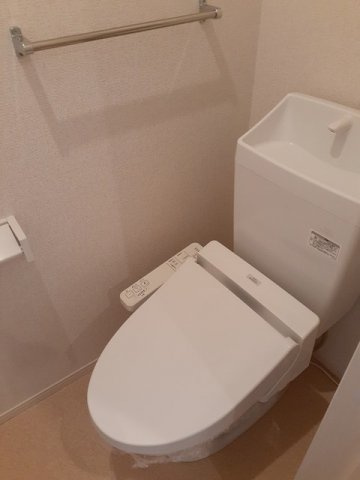 グラシオッソＢ　　刈谷市近郊の賃貸はクラスホームのトイレ|ゆったりとした空間のトイレです
