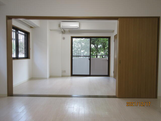 ロイヤルコート府中の洋室