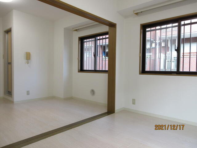 ロイヤルコート府中の居間・リビング