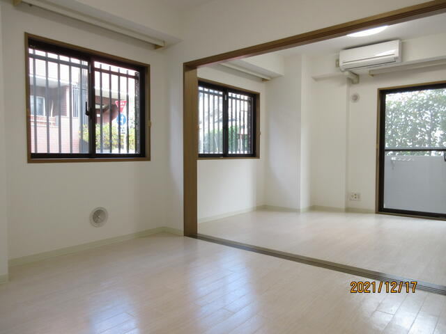 ロイヤルコート府中の居間・リビング