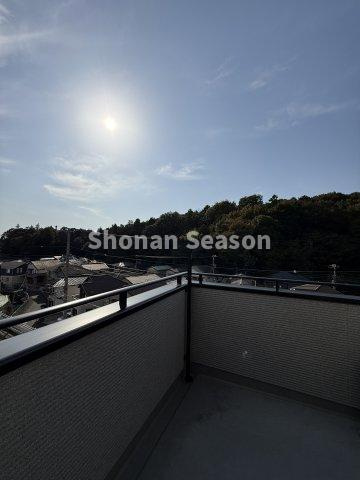 【バルコニー】 | 前面には遮るものもないので、心地良い風が吹き抜けますよ♪