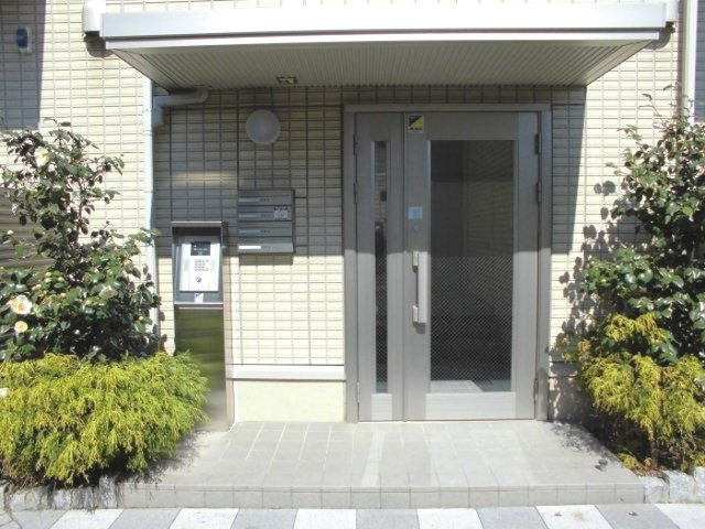 クローバーハウスのエントランス