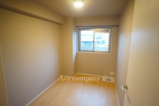 【子供部屋】 | コープ野村恩智A棟 | 【洋室3帖】北東側のバルコニーに面していますが、出入りはできません。