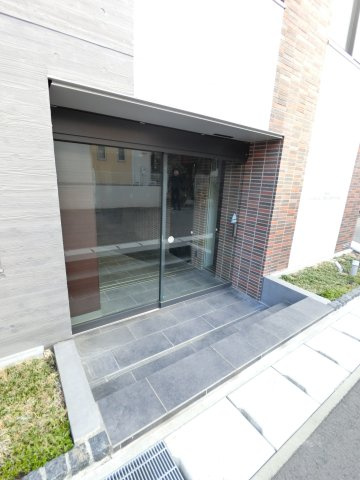 ストーリア市川南行徳のエントランス