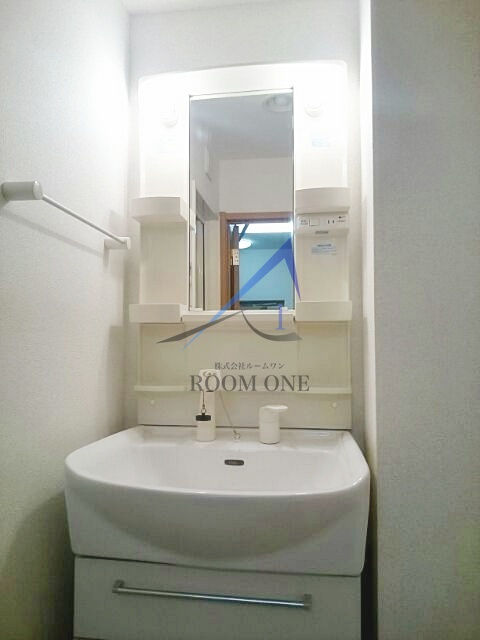 プリムヴェールⅠの洗面所|独立洗面台です。