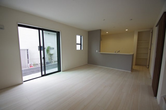 【居間・リビング】 | 【仲介手数料無料！！】府中市白糸台3丁目　新築戸建て（全1棟）1号棟　6380万円 | LDK15.75帖