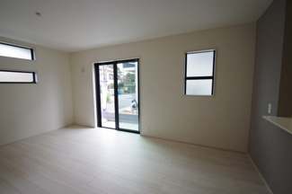 【居間・リビング】 | 【仲介手数料無料！！】府中市白糸台3丁目　新築戸建て（全1棟）1号棟　6380万円