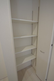 【収納】 | 【仲介手数料無料！！】府中市白糸台3丁目　新築戸建て（全1棟）1号棟　6380万円 | キッチン収納（可動棚）