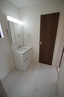 【脱衣所】 | 【仲介手数料無料！！】府中市白糸台3丁目　新築戸建て（全1棟）1号棟　6380万円 | 洗面所（2帖）