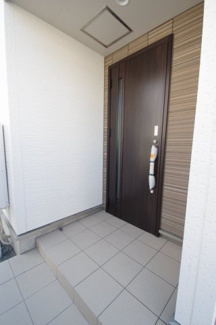 【玄関】 | 【仲介手数料無料！！】府中市是政2丁目　新築戸建て（全1棟）1号棟　5780万円