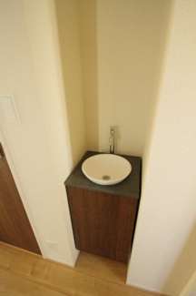 【独立洗面台】 | 【仲介手数料無料！！】府中市是政2丁目　新築戸建て（全1棟）1号棟　5780万円 | 玄関にも洗面台