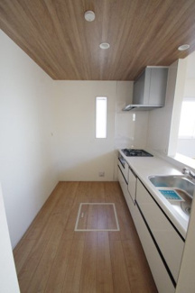 【キッチン】 | 【仲介手数料無料！！】府中市是政2丁目　新築戸建て（全1棟）1号棟　5780万円 | 人造大理石トップ