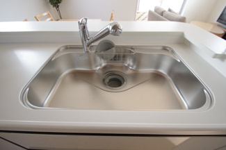 【キッチン】 | 【仲介手数料無料！！】府中市是政2丁目　新築戸建て（全1棟）1号棟　5780万円 | 浄水器付き水栓