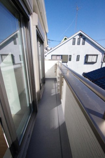 【バルコニー】 | 【仲介手数料無料！！】府中市是政2丁目　新築戸建て（全1棟）1号棟　5780万円