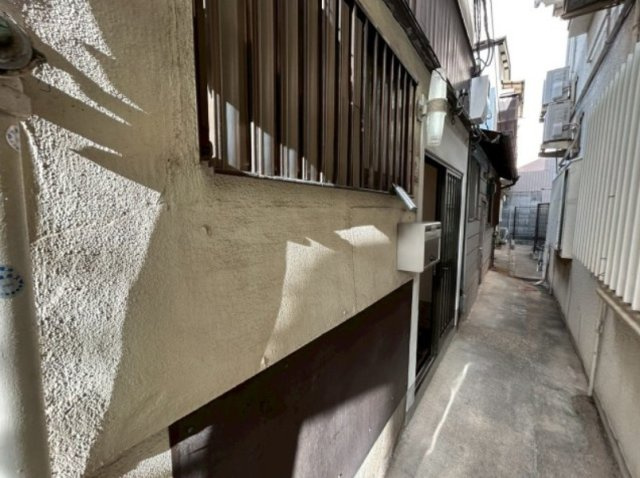 琴ノ緒町2丁目貸家のエントランス