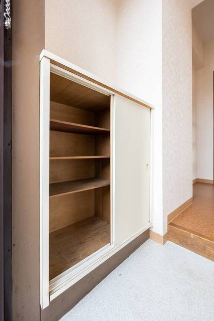 川崎市麻生区岡上６丁目の賃貸マンションの収納