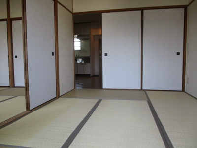 【居間・リビング】 | 須賀の森シティハイツ | 畳みのお部屋です