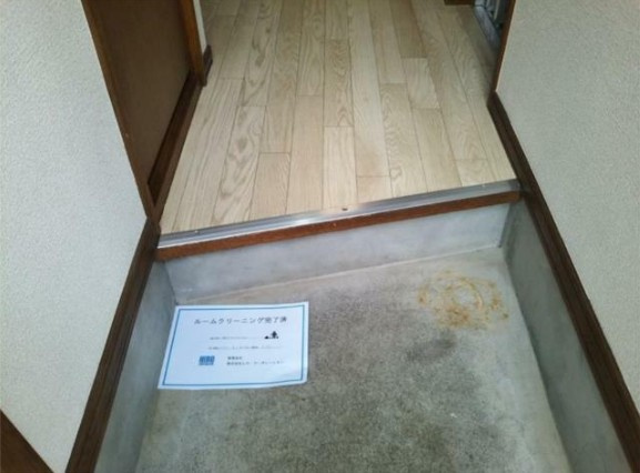 T・フラッツの玄関