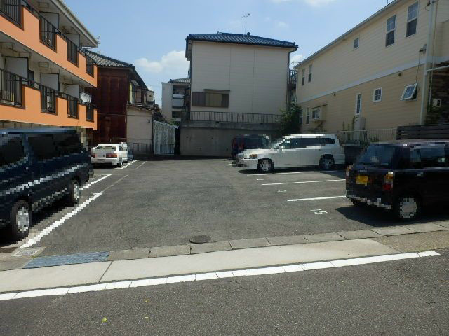 フォーレスト池場の駐車場