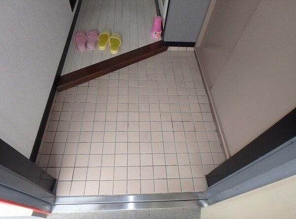 フォーレスト池場の玄関