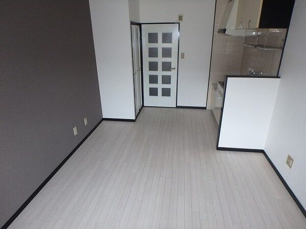 フォーレスト池場の居間・リビング