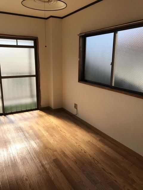 古澤ビルの居間・リビング