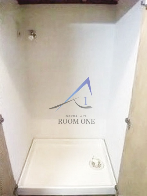 ルーブル三軒茶屋の設備|洗濯機置場です。