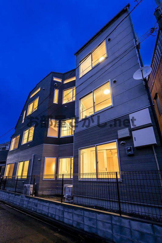 【ロフト付きのおしゃれデザイナーズ！】Grande House 赤塚