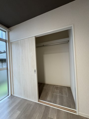 ヴィラ用賀の収納|奥行きもある広めのクローゼット♪