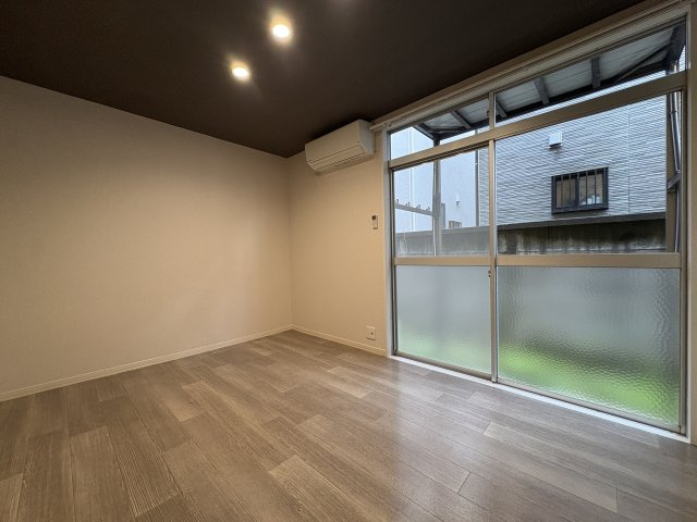 ヴィラ用賀の居間・リビング|照明はダウンライト♪