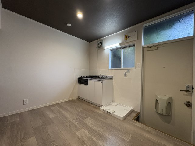 ヴィラ用賀のキッチン|窓が多くて風通し良好♪