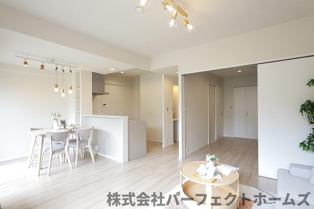 【居間・リビング】の画像