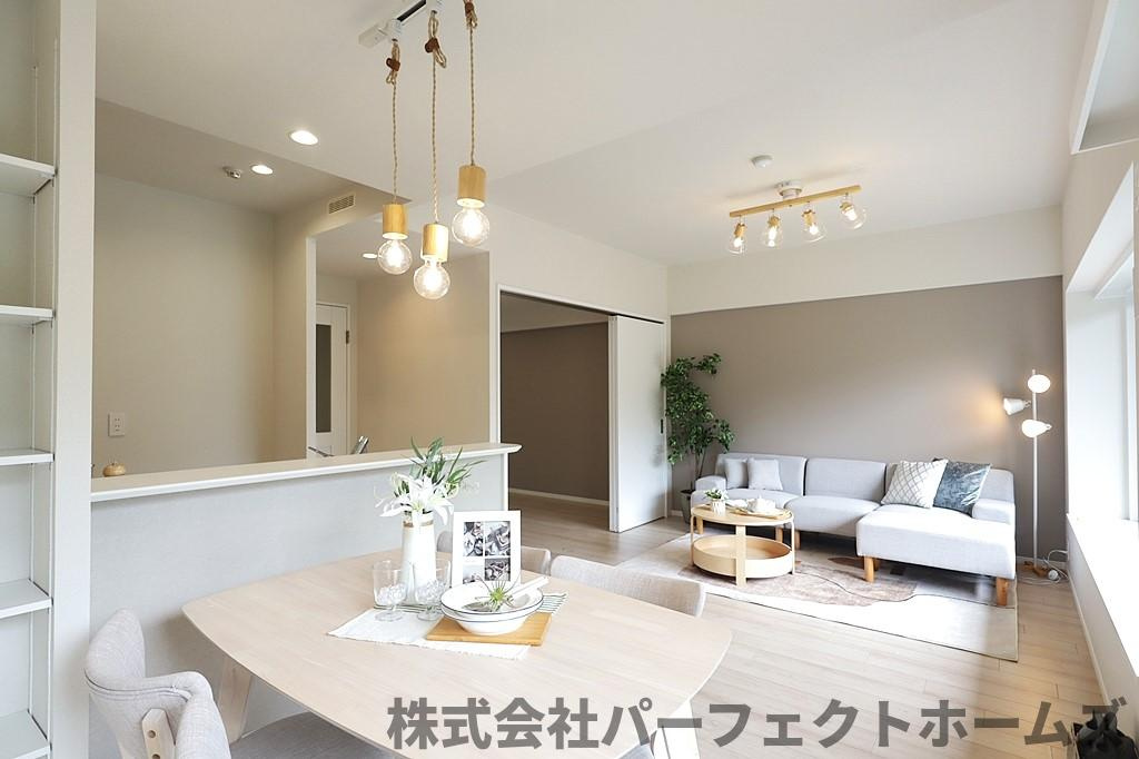 【居間・リビング】の画像