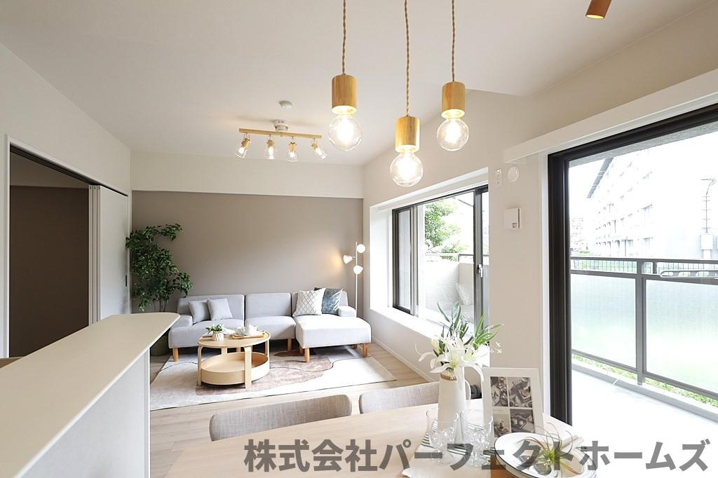 【居間・リビング】の画像