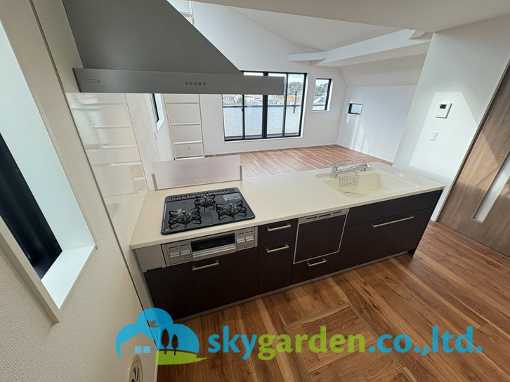 鎌倉市腰越　新築戸建　全2棟2号棟の前面道路含む現地写真|令和7年11月14日撮影（工事中）