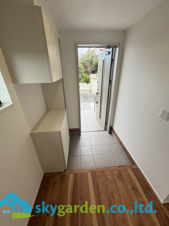 鎌倉市腰越　新築戸建　全2棟2号棟の前面道路含む現地写真|令和7年11月14日撮影（工事中）