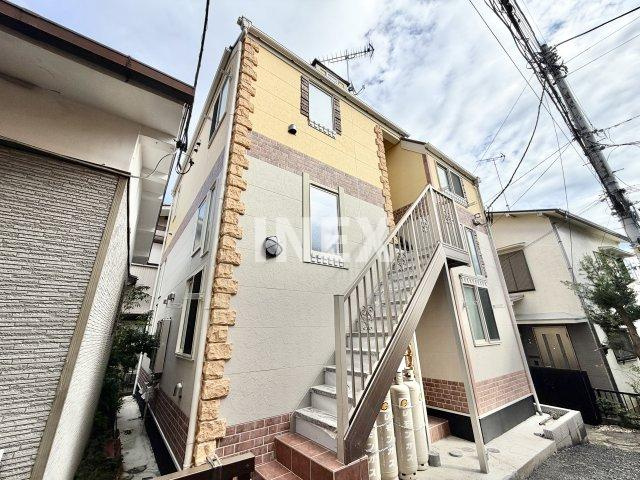 横浜市西区東久保町のアパートの外観
