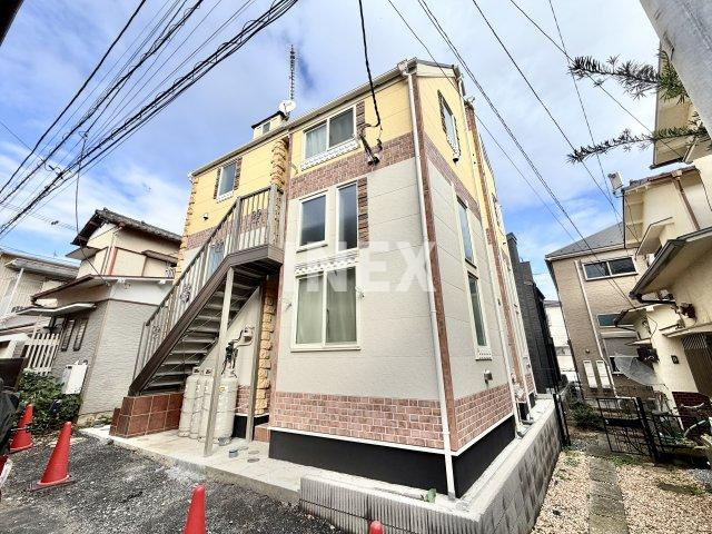 横浜市西区東久保町のアパートの外観