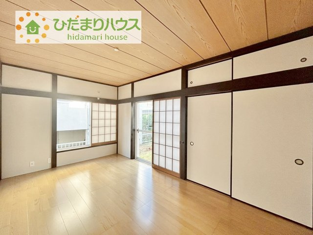 【居間・リビング】 | 土浦市永国東町　中古戸建 | リビングの大きな窓からは、暖かな日の光が降り注ぎます・・・