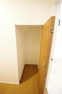 【収納】 | 【仲介手数料無料！！】府中市府中町3丁目　新築戸建て（全3棟）1号棟　7290万円 | 階段下収納