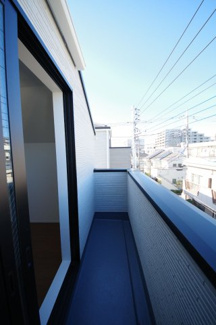 【バルコニー】 | 【仲介手数料無料！！】府中市府中町3丁目　新築戸建て（全3棟）1号棟　7290万円